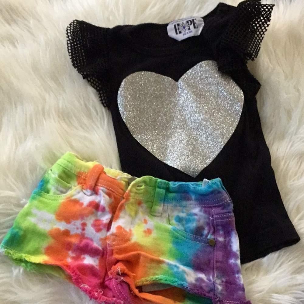 Zinnias Jeans  shorts and Hope Jeans top outfit